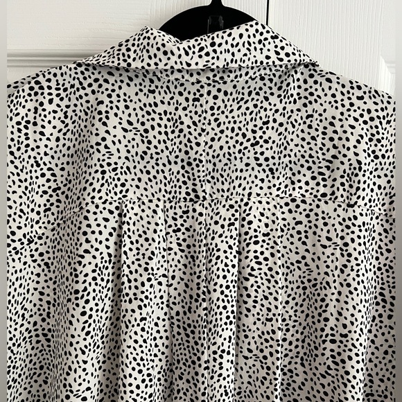 Easel Oversized Short Sleeve Blouse - Picture 7 of 7